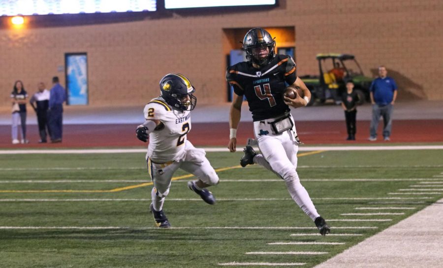 Sophomore QB Gael Ochoa runs in the Spartans district game against Eastwood Thursday night Sept. 23 at the SAC. Ochoa scored four touchdowns in the 29-28 win against the Troopers. Photo by Natalie Rojas