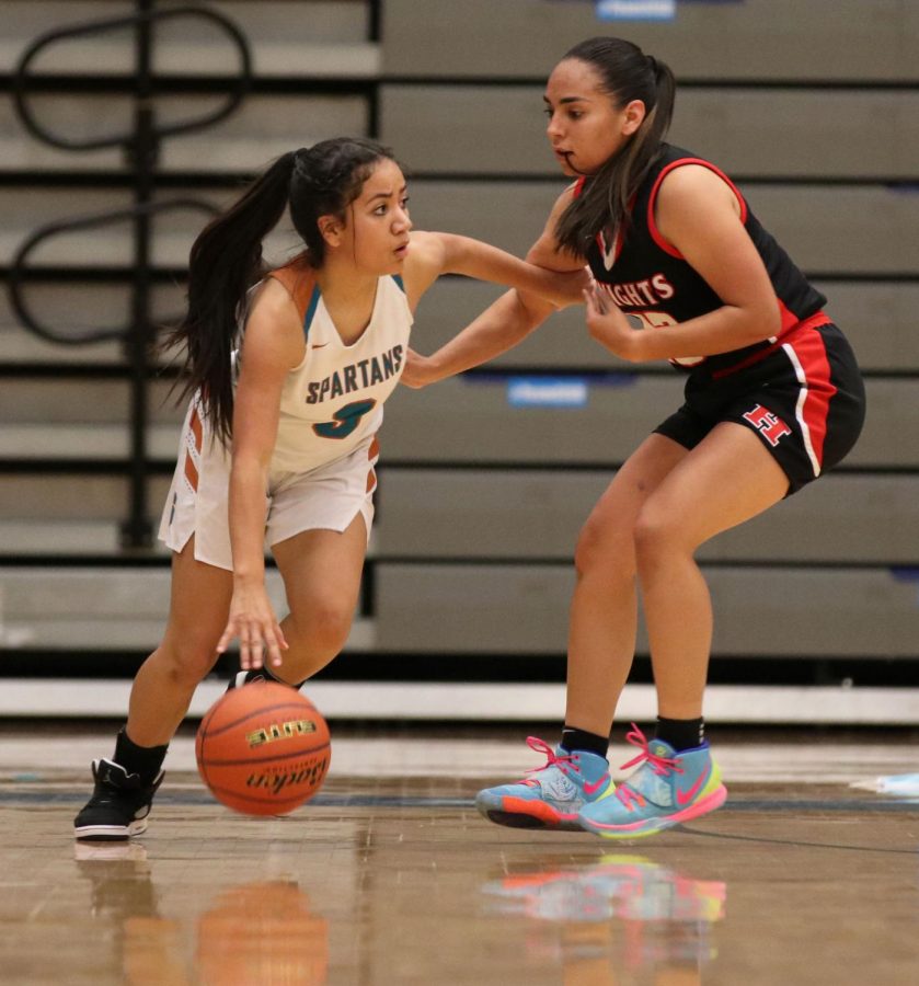 Senior Laryssa Dickinson-Washington places offensive pressure on Hanks guard at the first home game of the season, Nov. 9. Photo by Sophia Purdy